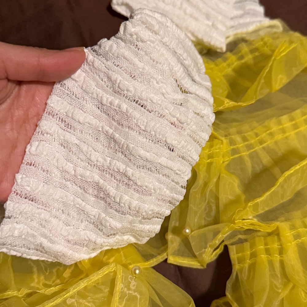 Yellow Ruffled Leg Warmers - - Picture 4 of 4